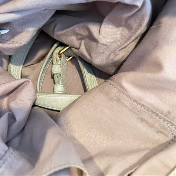 Marc Jacobs Cream Large Hobo Style Handbag Gold Hardware Shoulder Strap - Picture 9 of 12